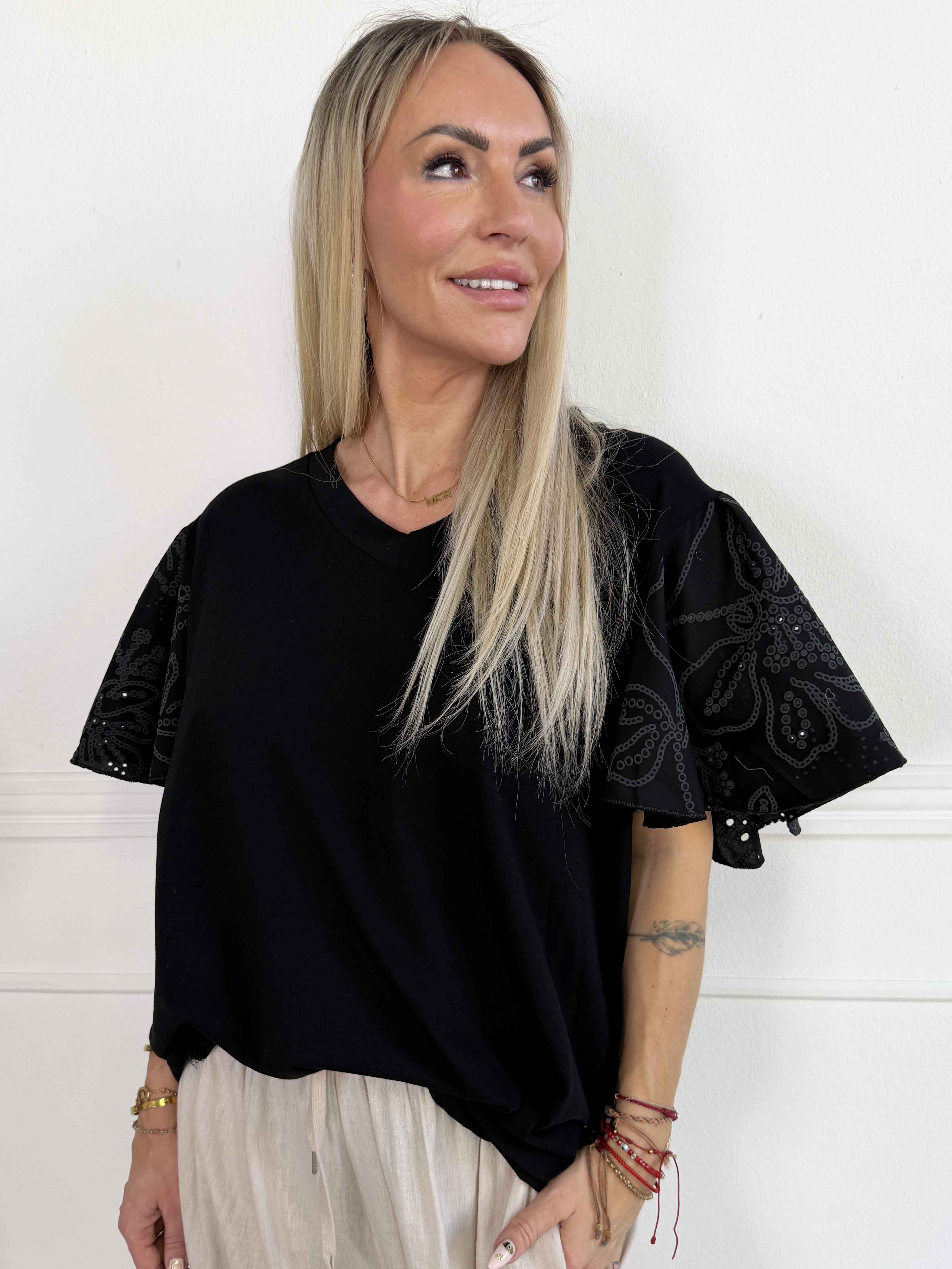 Nocara - T-shirt i blød bomuld med fine ærmer i broderie anglaise